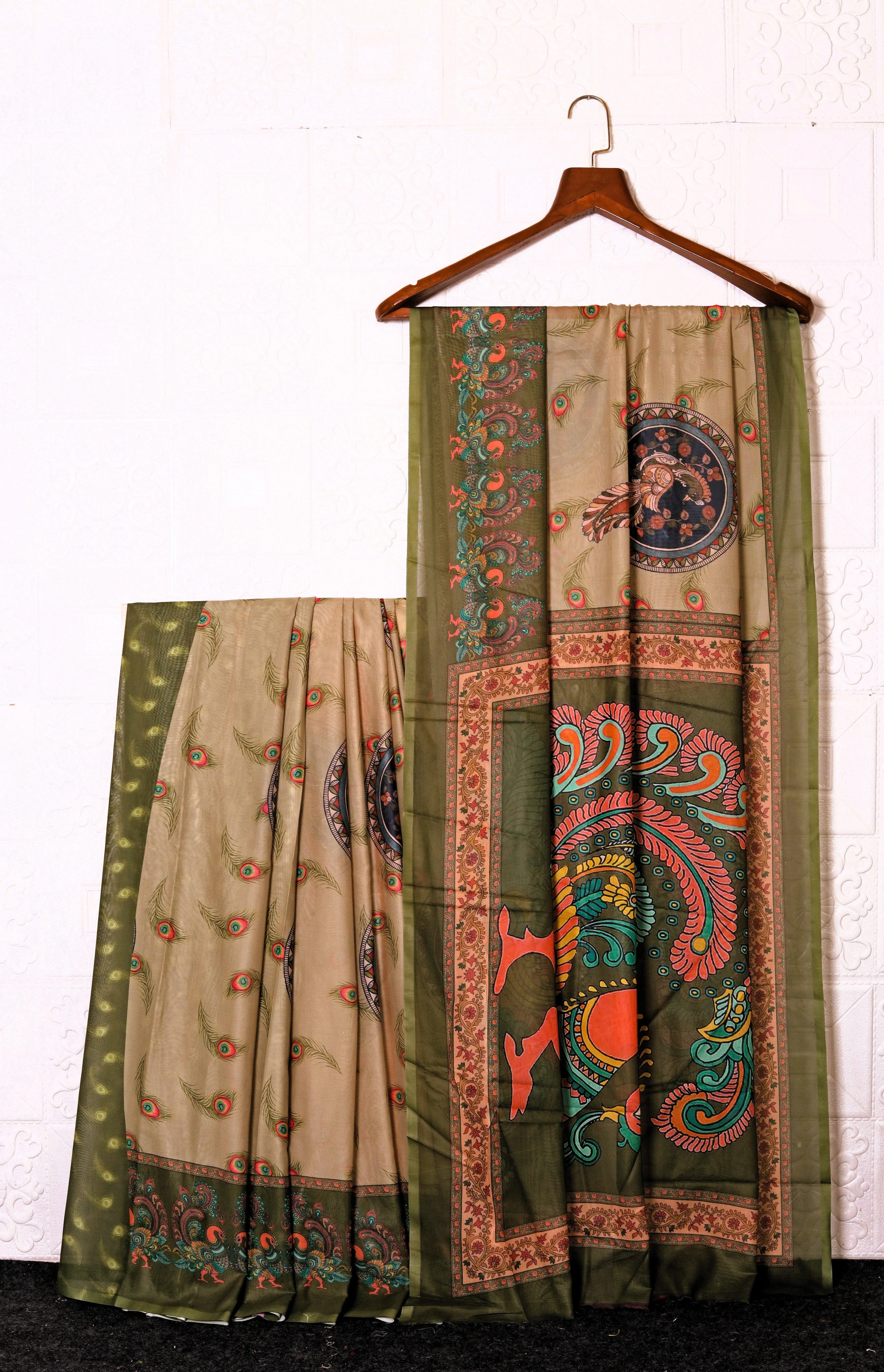 Graceful Georgette Silk Saree with Artistic Pallu & Blouse