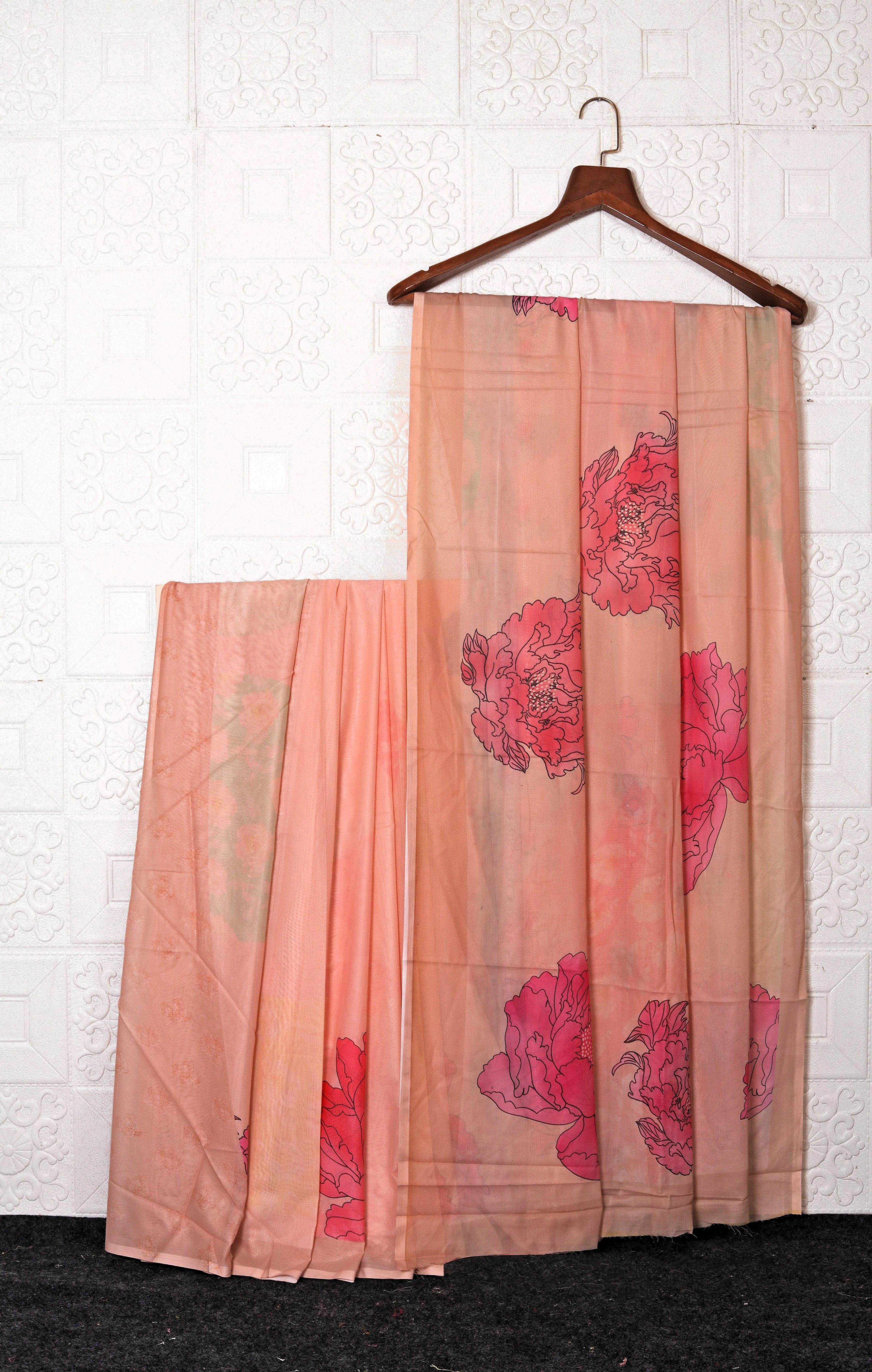 Graceful Georgette Silk Saree with Artistic Pallu & Blouse